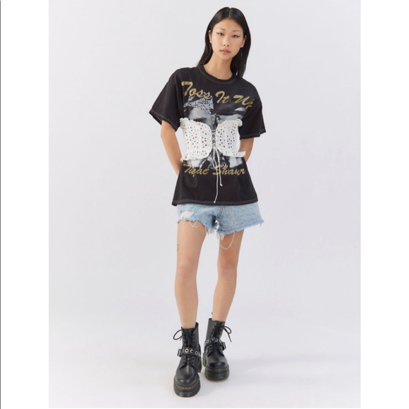 NEW UO | Tupac Shakur Toss It Up Tee | Medium - Picture 2 of 4